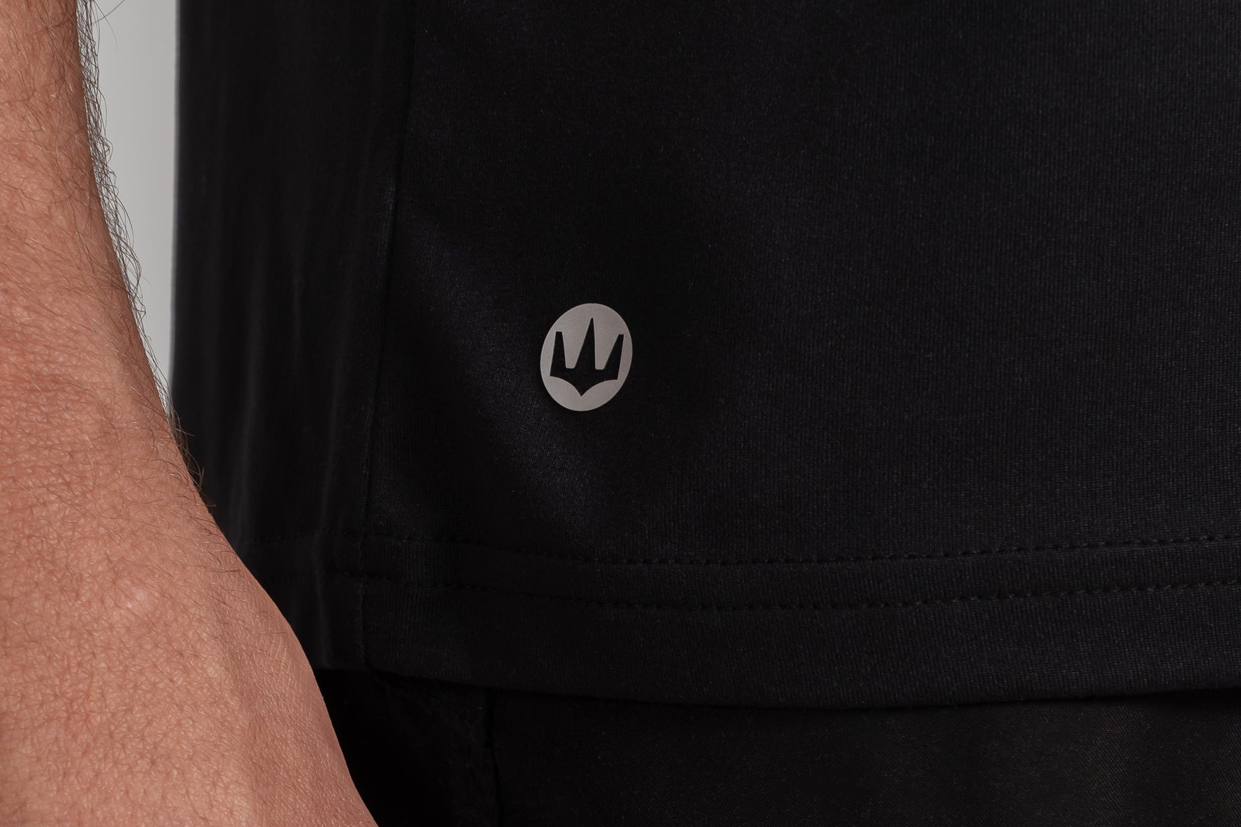 Polera Negra con mangas