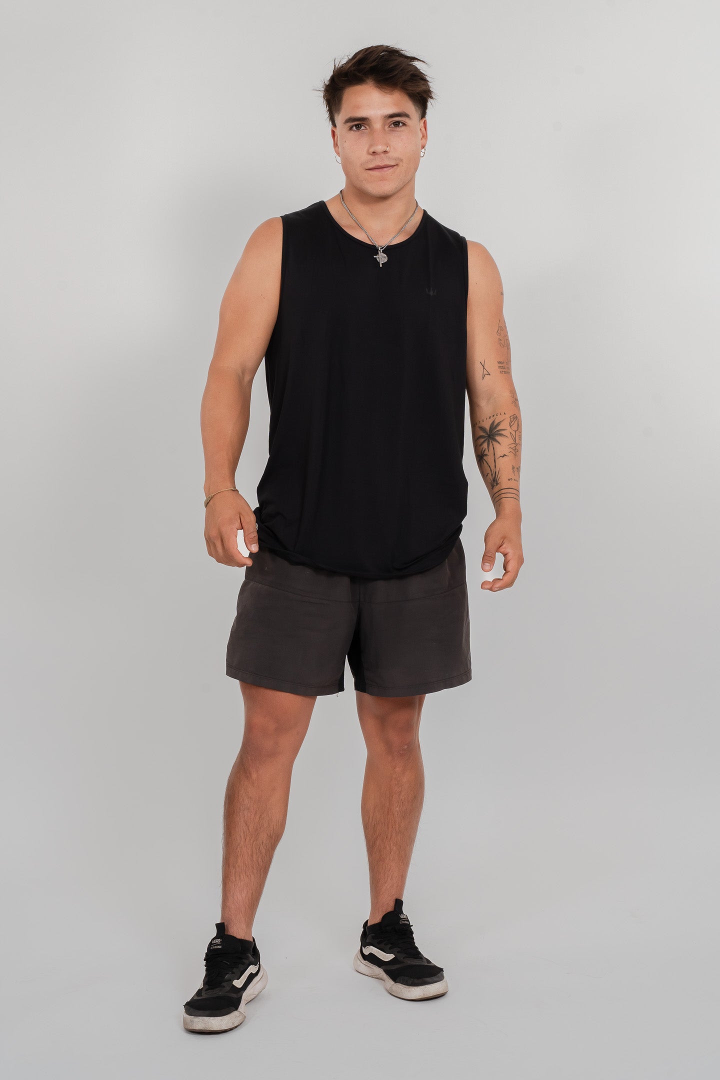 Polera Negra sin mangas