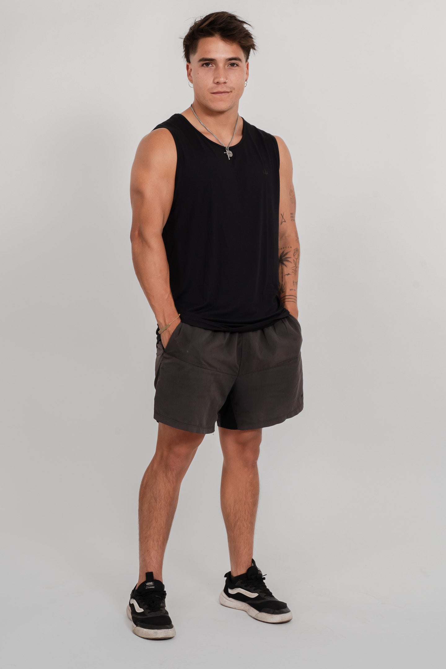 Polera Negra sin mangas